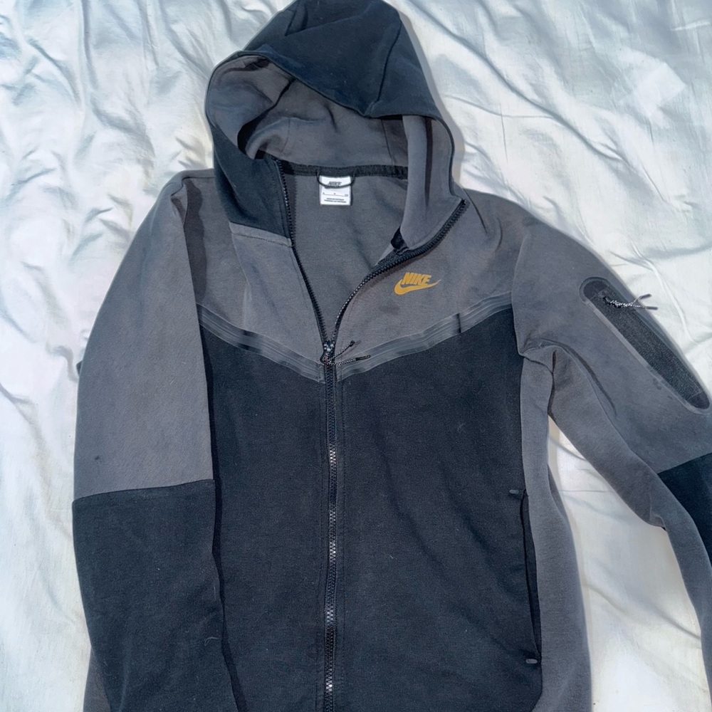 Nike tech
